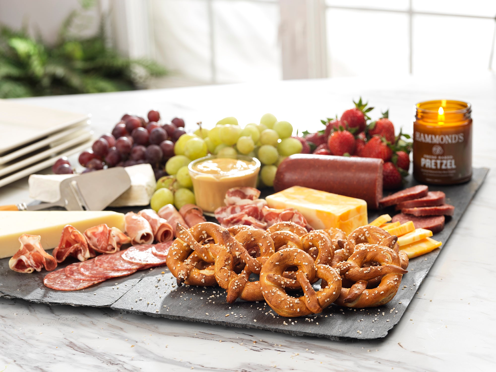 Hammond's Classic Orange Pretzel Can (5.00 lb) | Sourdough